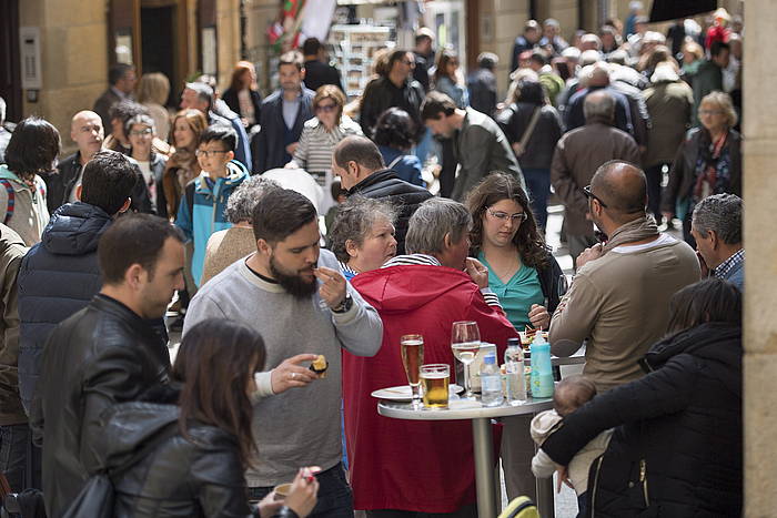 Donostiako alde zaharrean pilatzen dira etxe turistikoetako asko. JUAN CARLOS RUIZ / ARGAZKI PRESS