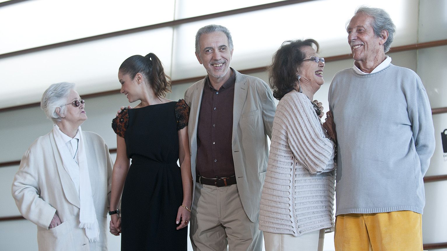 Chus Lampreave, Aida Folch, Fernando Trueba, Claudia Cardinale eta Jean Rochefort, atzo, Donostian. JON URBE / ARGAZKI PRESS.