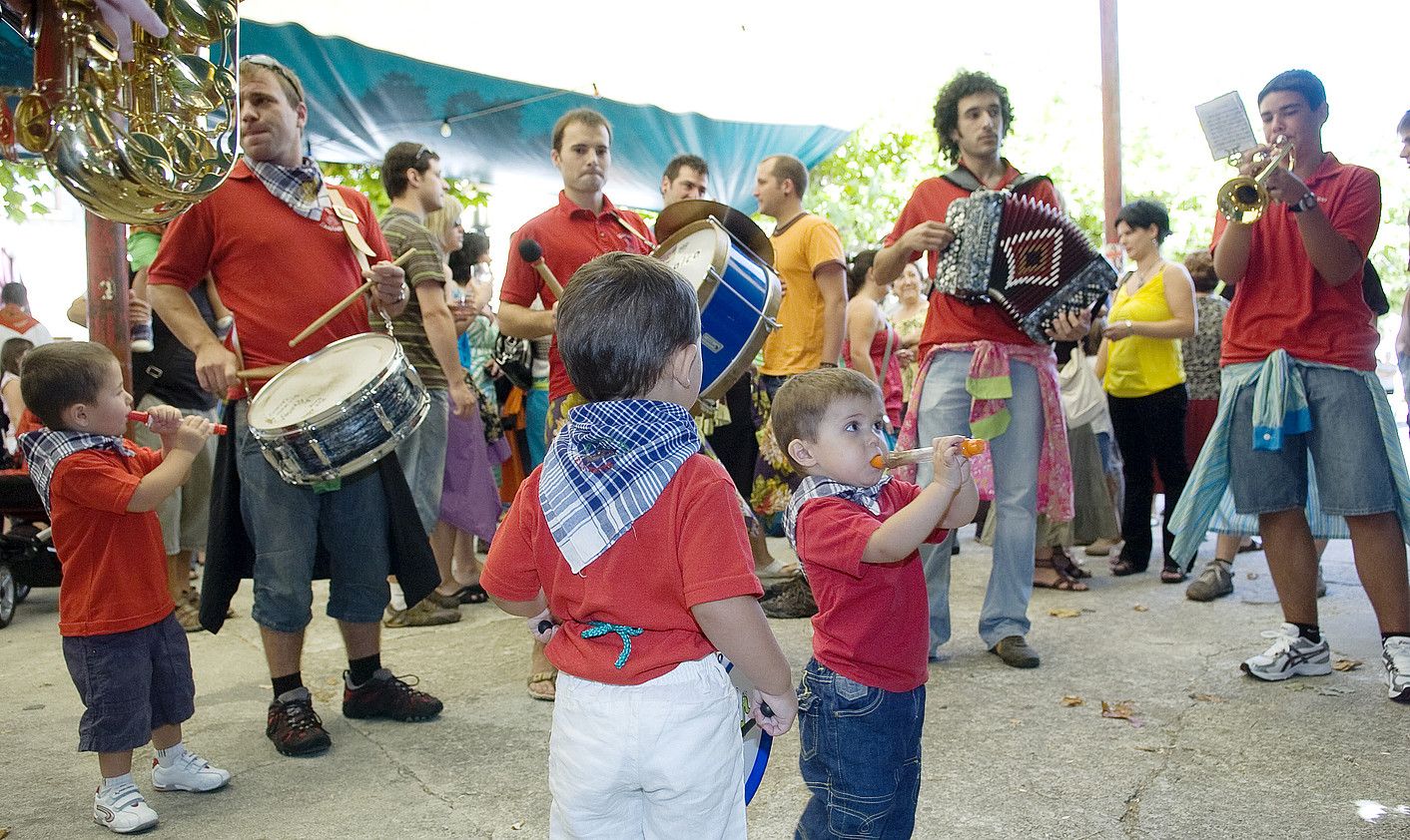 Sei egunez musikaz beteko da herria: txarangak, dantza taldeak eta kontzertuak izango dira. JON URBE / ARGAZKI PRESS.