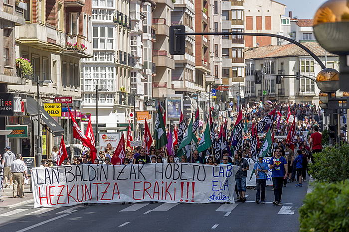 Hezkuntzako langileen manifestazioa, joan den maiatzean, Gasteizen. JUANAN RUIZ / ARGAZKI PRESS