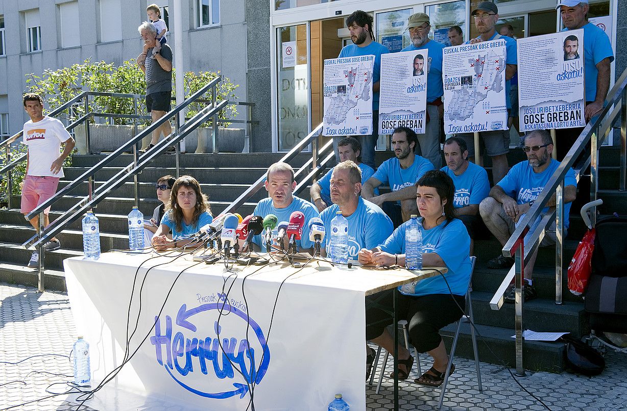 Donostiako Ospitalean diren gose grebalariek egin dute manifestaziorako deia. IDOIA ZABALETA / ARGAZKI PRESS.