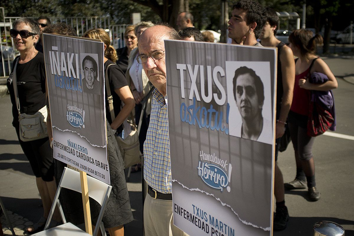 Donostiako Ospitalean atzo egindako elkarretaratzea. GARI GARAIALDE / ARGAZKI PRESS.