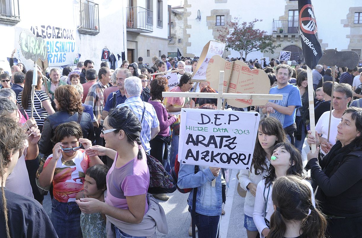 Atzo Olatzagutian egindako protesta. IÑIGO URIZ / ARGAKZI PRESS.