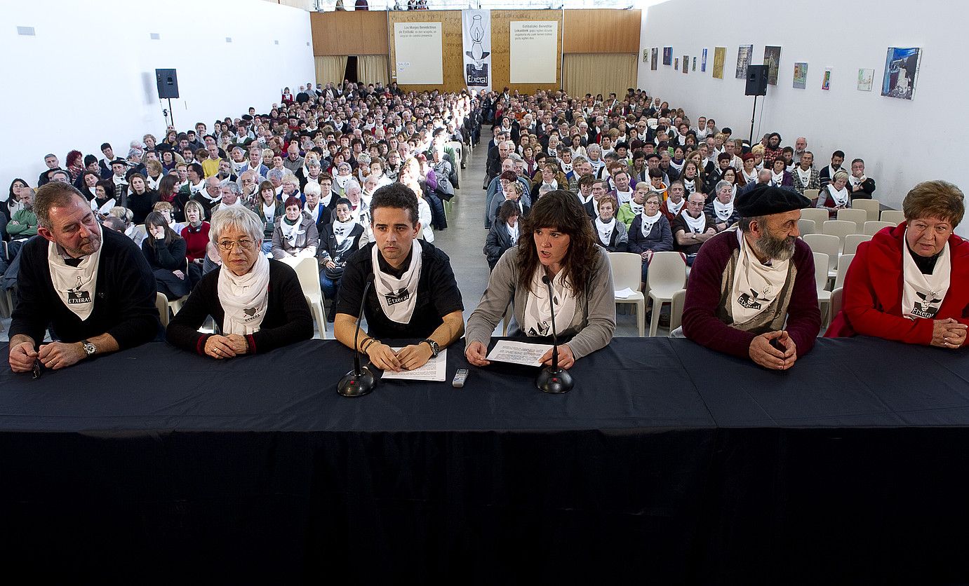 Euskal preso eta iheslarien senide eta lagunen Etxerat elkarteak iazko azaroan Estibalitzen (Araba) egin zuten batzarrean. RAUL BOGAJO / ARGAZKI PRESS.