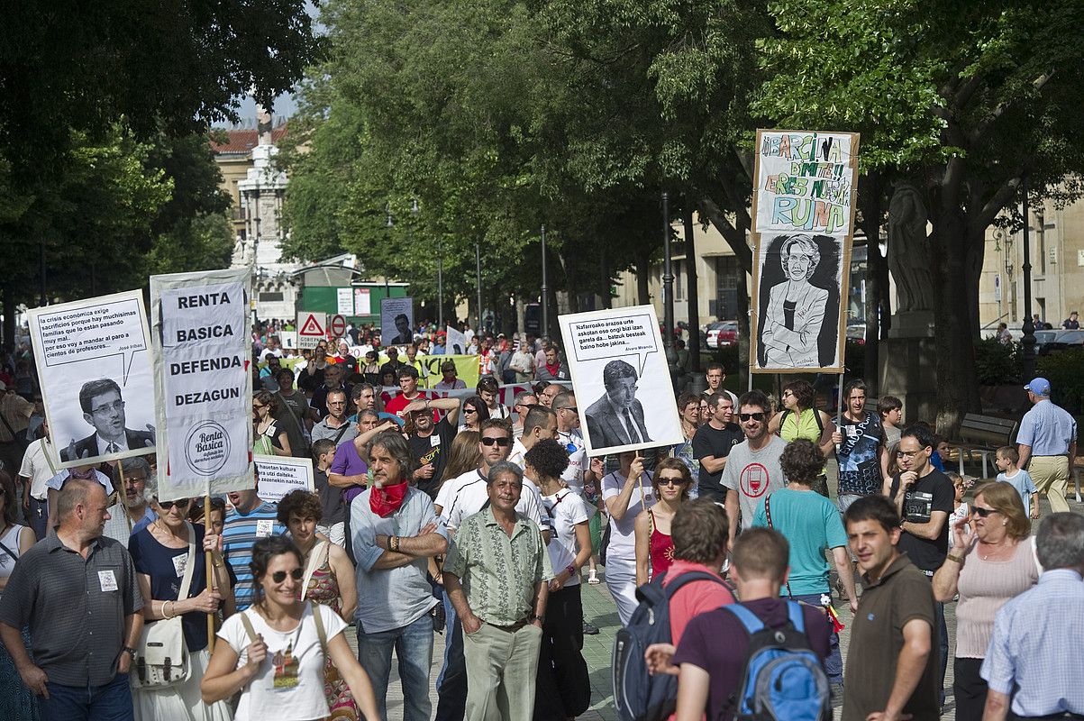 Atzo murrizketen aurka Iruñean eginiko protesta. LANDER F. ARROIABE / ARP.