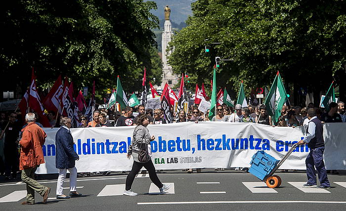 Hezkutzan antolatutako greba egun bateko manifestazioa. LUIS JAUREGIALTZO, ARP