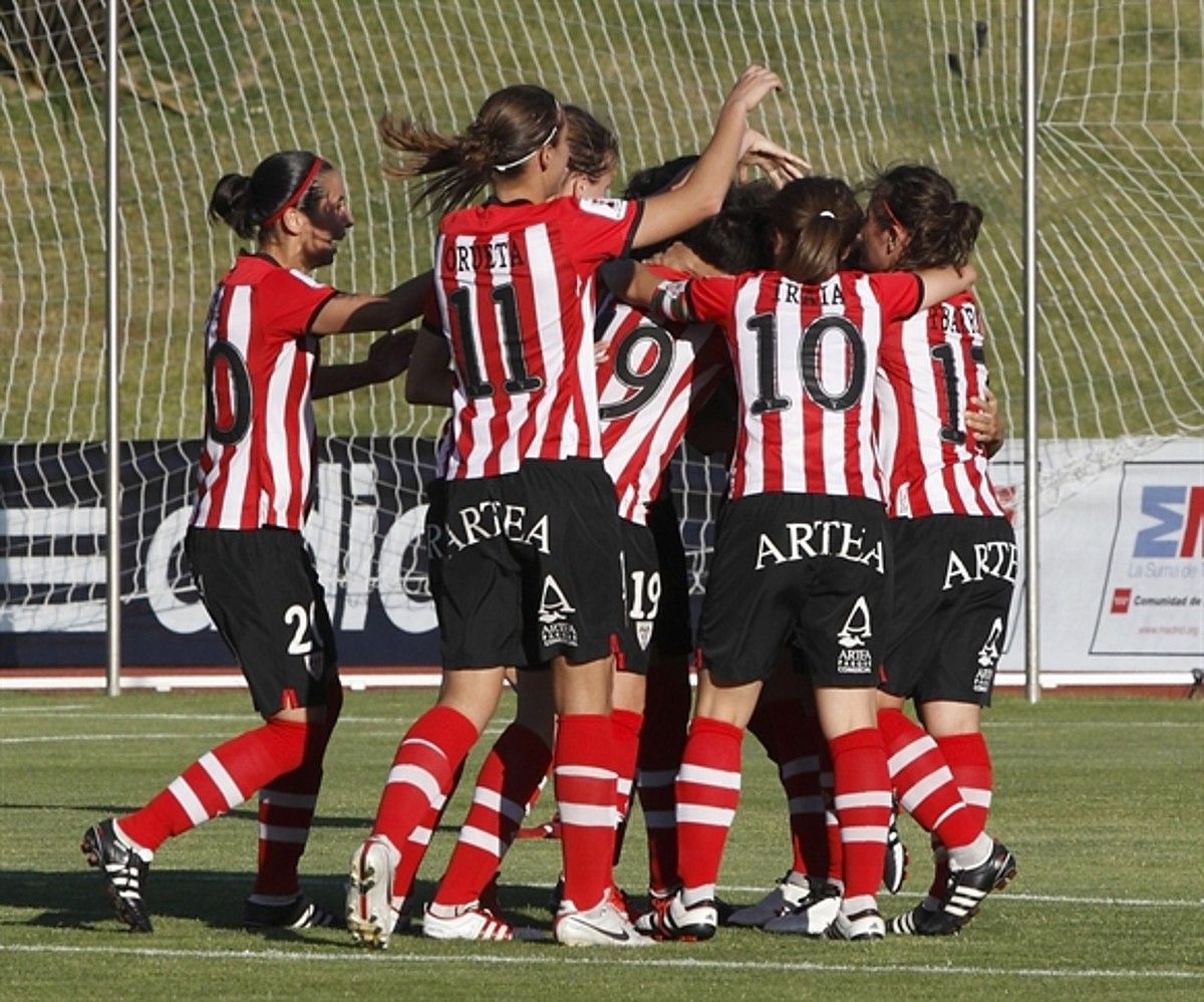 Athleticeko jokalariak, Bartzelonari sartutako goletako bat ospatzen. ATHLETIC.