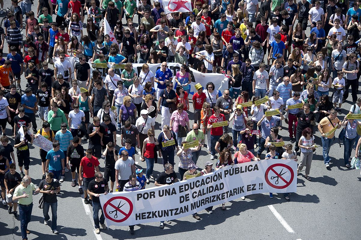 Protesta jendetsuak egin dituzte. I. URIZ / ARP.