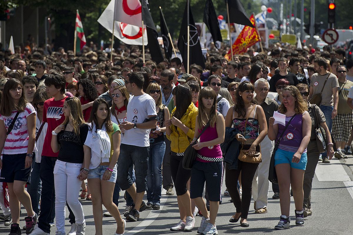 Asteartean Iruñean egindako manifestazioko irudi bat. Ikasleek ere parte hartu zuten. LANDER F. ARROIABE / ARGAZKI PRESS.