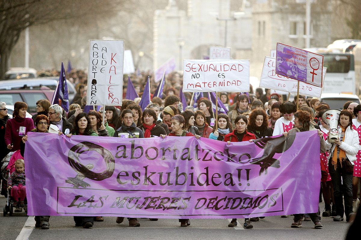 Abortatzeko eskubidearen aldeko manifestazio bat, Iruñeko karriketan. IÑIGO URIZ / ARGAZKI PRESS.