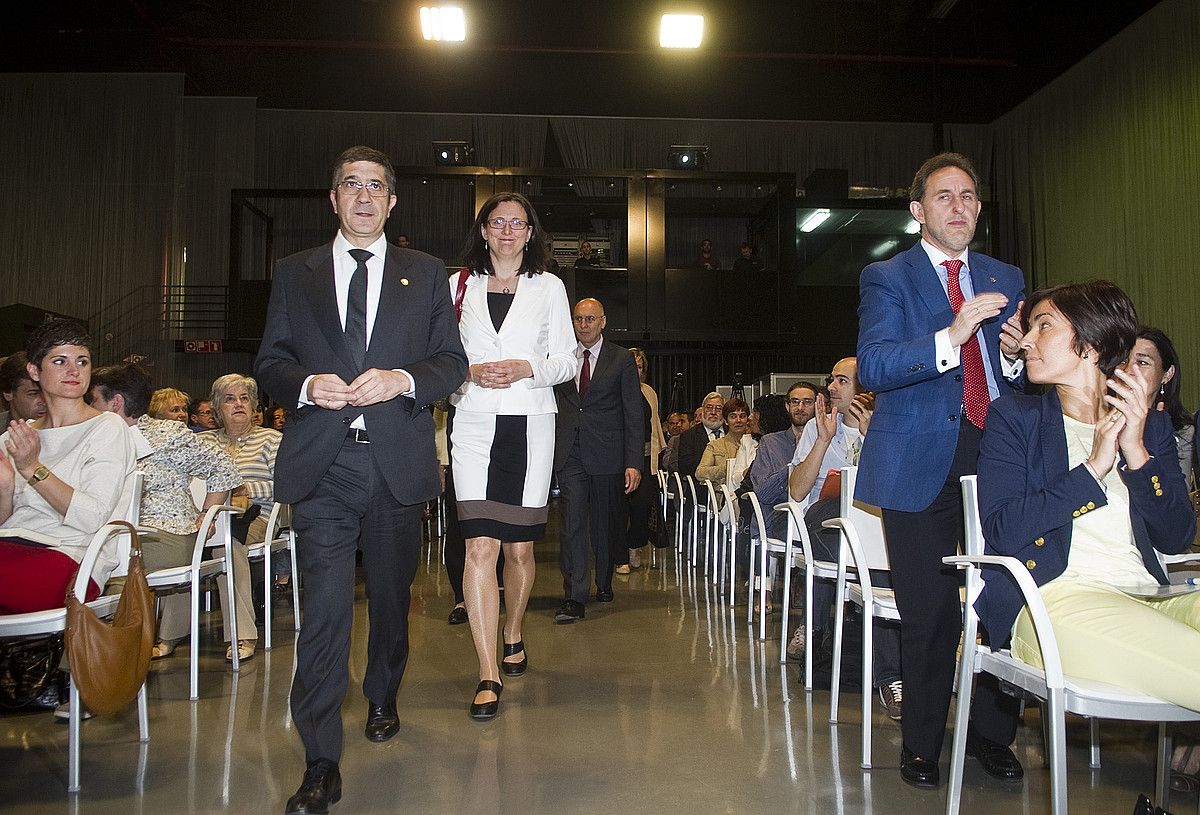 Patxi Lopez, Cecilia Malmstrom eta Rodolfo Ares, atzo, Memoria eta Bizikidetzari buruzko Biltzarraren hasiera ekitaldian. LUIS JAUREGIALTZO / ARGAZKI PRESS.