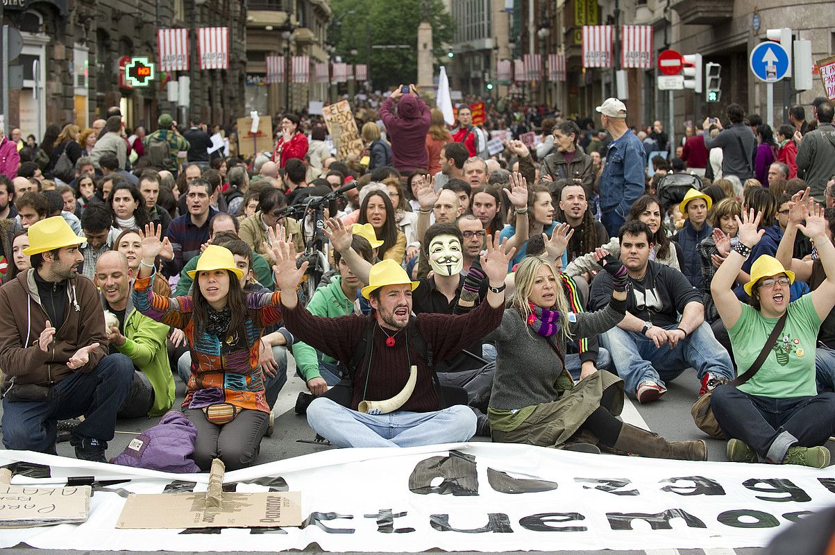 Manifestazio jendetsua egin zuten Bilboko kaleetan. MONIKA DEL VALLE / ARGAZKI PRESS.