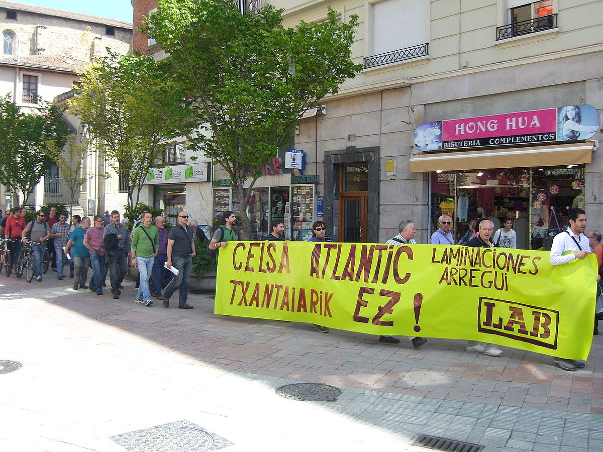 Celsa Atlanticeko langileek atzo egin zuten protesta. LAB.