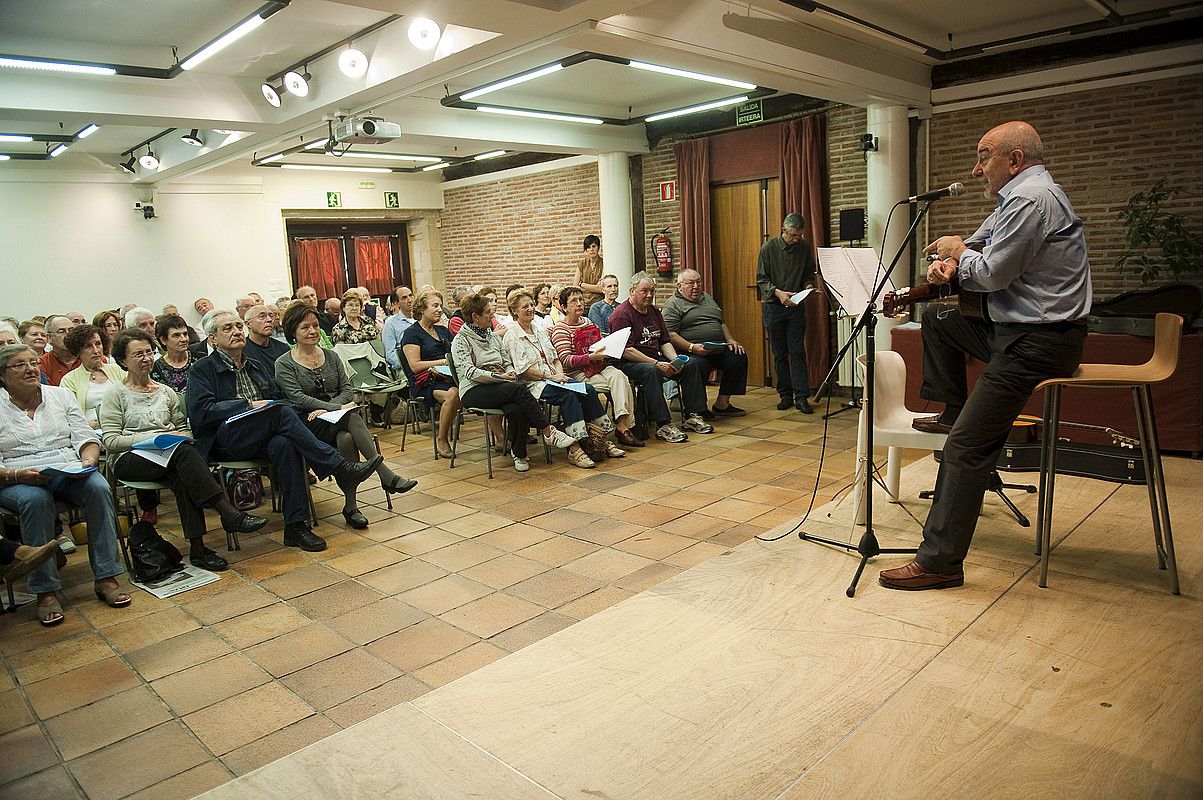 Iñaki Eizmendik iaz parte hartu zuen Lagunekin Kantari egitasmoan. JUAN CARLOS RUIZ / ARGAZKI PRESS.