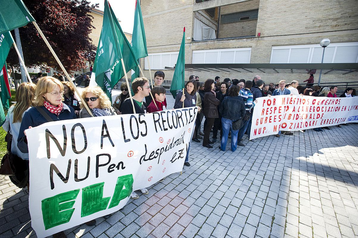 Sindikatuen protesta, atzo. IÑIGO URIZ / ARGAZKI PRESS.