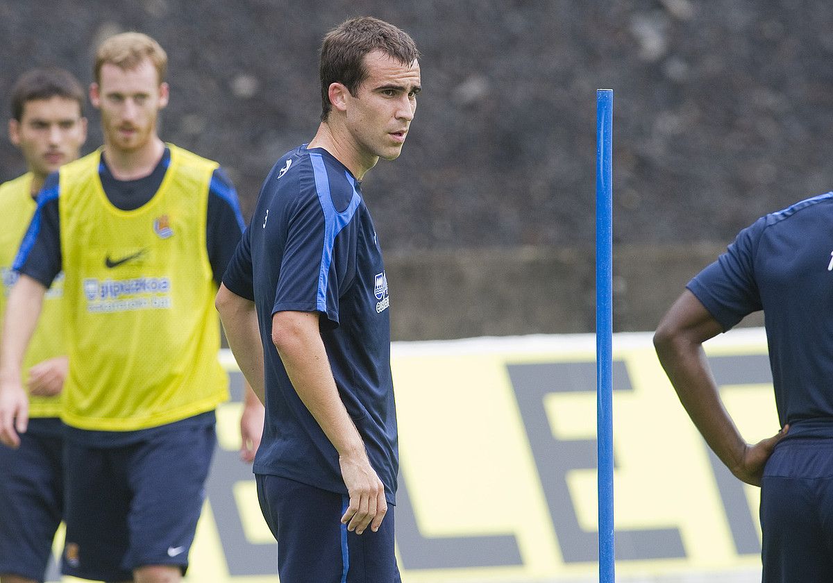 Mikel Gonzalez, Zubietan entrenatzen. Gaur hasieratik ariko da, Vadim Demidoven ordez. ANDONI CANELLADA / ARGAZKI PRESS.