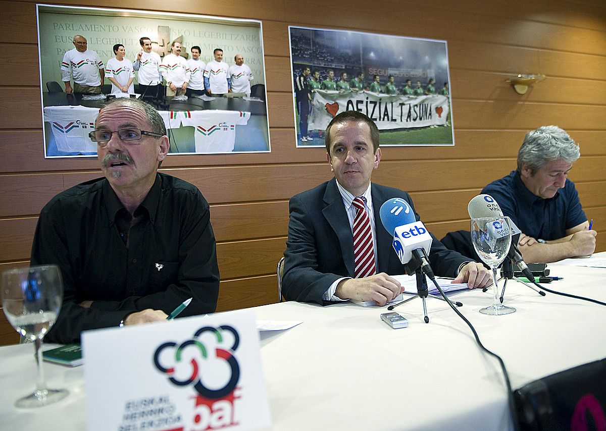 Martxel Toledo eta Iñigo Santxo, ESAITeko kideak, atzo. MARISOL RAMIREZ / ARP.