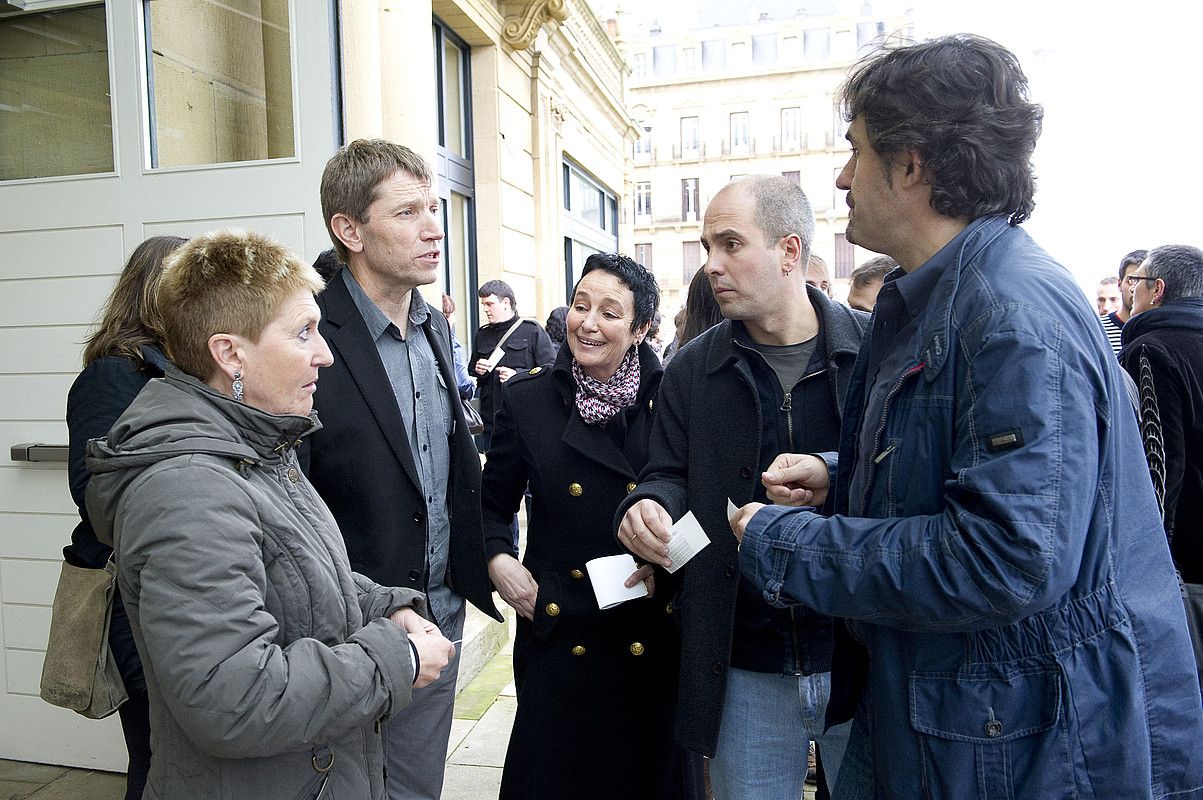 Karmele Aierbe, Rufi Etxeberria, Jone Goirizelaia  eta Pello Urizar, atzo, film dokumentalaren aurkezpenean. CONNY BEYREUTHER / ARGAZKI PRESS.