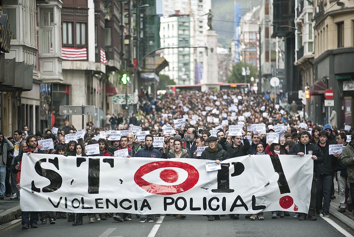 1.700 bat herritarrek parte hartu dute Iñigo Gogoan herri plataformak antolatutako protestan. JON HERNAEZ / ARG. PRESS.