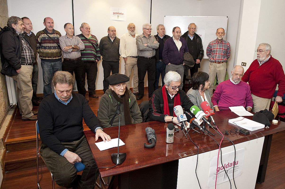 Goldatu elkarteko kideek urtarrilean egin zuten agerraldia, elkarte berria aurkezteko. JON HERNAEZ / ARGAZKI PRESS.