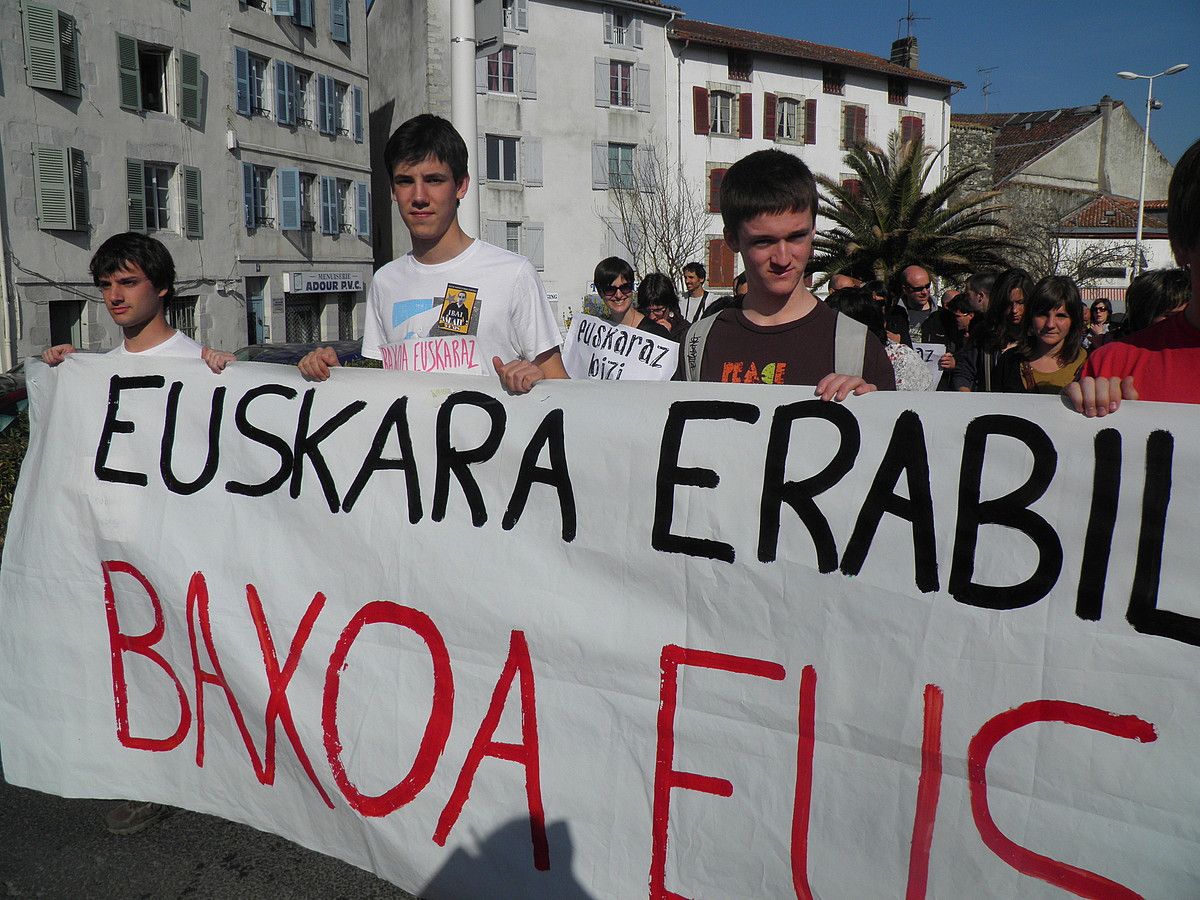 Baxoa euskaraz egiteko eskatu zuten. BERRIA.