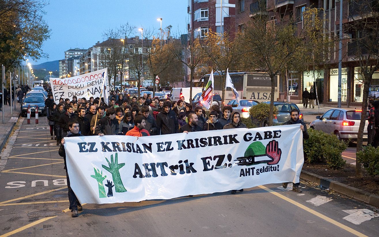 Abiadura handiko trenaren aurkako protesta bat, Durangon. RAUL BOGAJO / ARGAZKI PRESS.