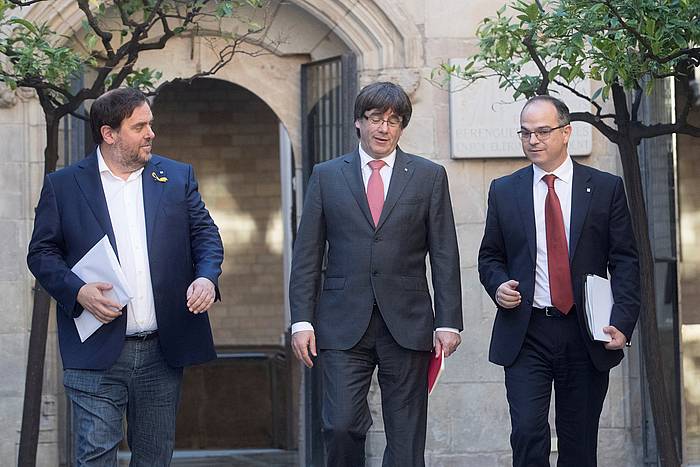 Junqueras, Puigdemont eta Turull gaurko gobernu bilerara iristen. MARTA PEREZ, EFE