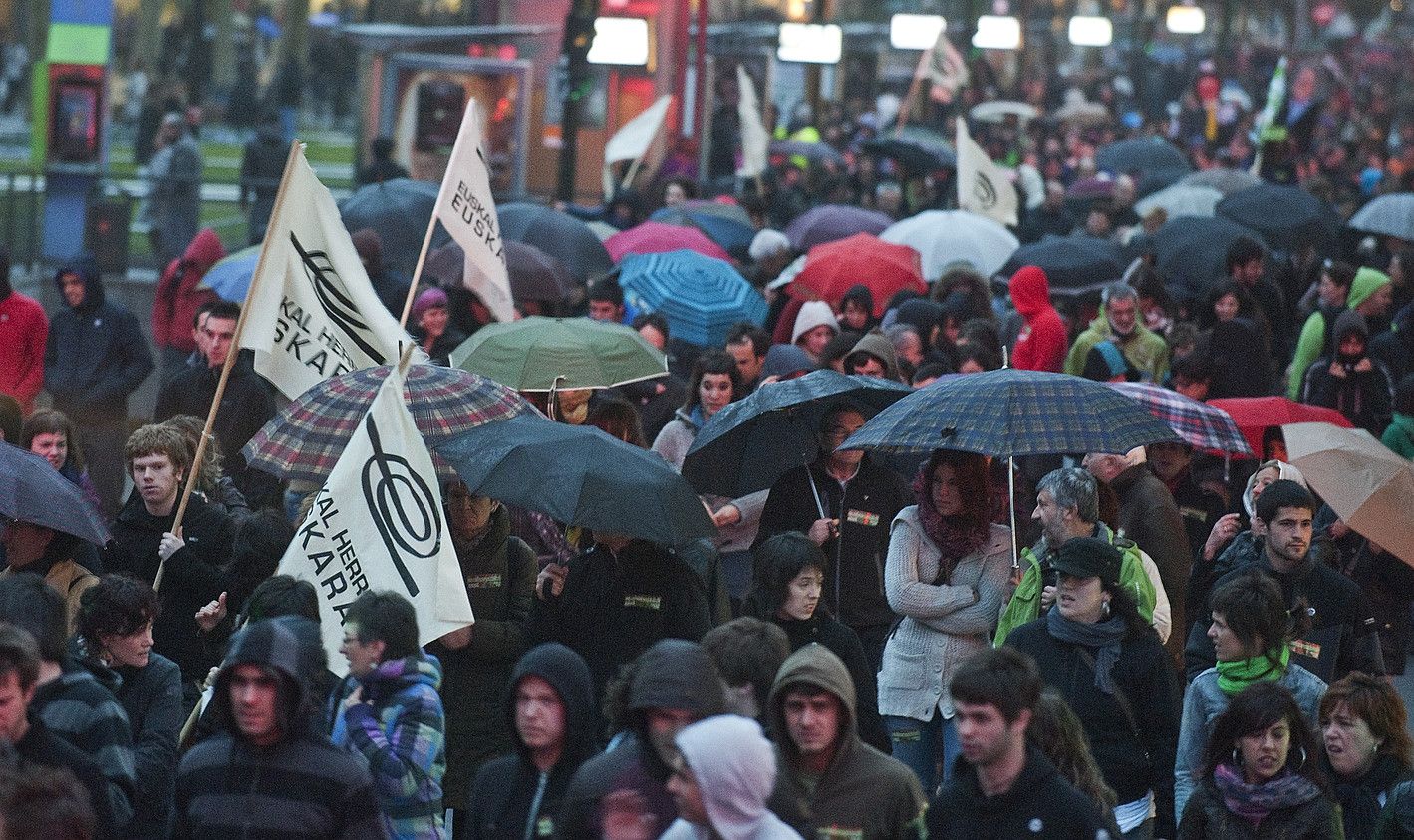 Jende asko bildu zen euskararen aldeko manifestazioan. JON URBE / ARGAZKI PRESS.