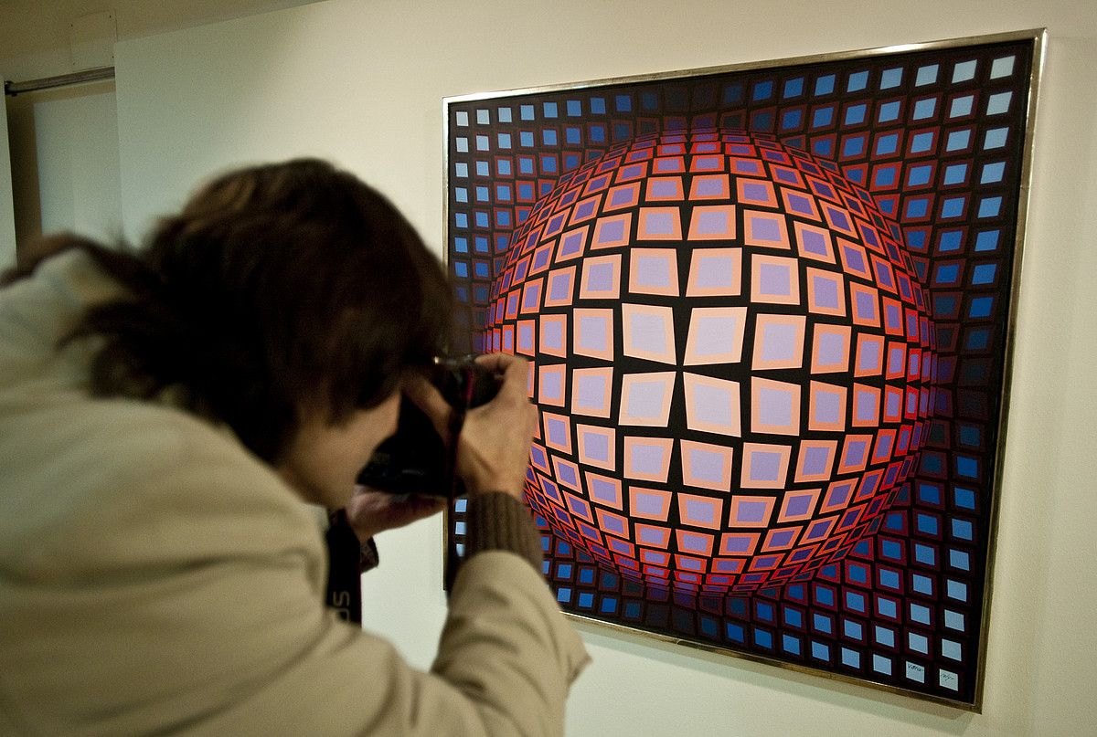 Victor Vasarely arte geometrikoaren aitzindaria izan zen, eta XX. mendeko artean eragin handia izan du haren lanak. JON HERNAEZ / ARGAZKI PRESS.