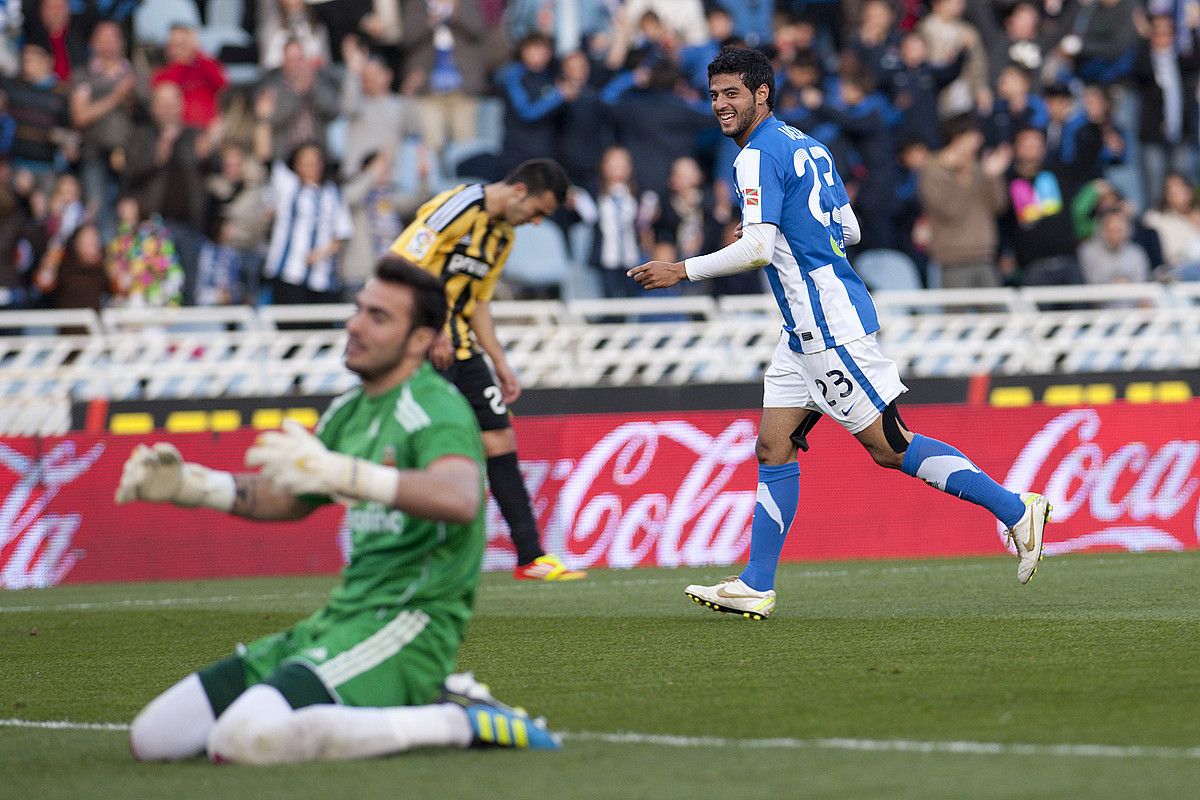 Carlos Vela, Ligako azken jardunaldian Zaragozari sartu zion gola ospatzen. GARI GARAIALDE / ARGAZKI PRESS.