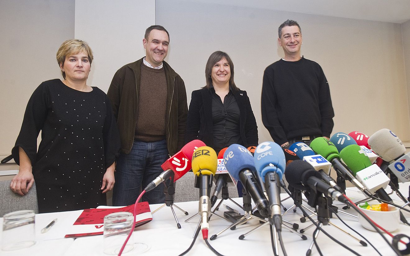 Rebeka Ubera, Unai Ziarreta, Maribi Ugarteburu eta Oskar Matute, atzo, Bilbon. LUIS JAUREGIALTZO / ARGAZKI PRESS.