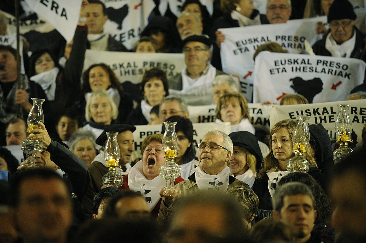 Urtarrilaren 7an milaka herritar bildu ziren Bilbon, presoak Euskal Herriratzearen alde. JON URBE / ARGAZKI PRESS.