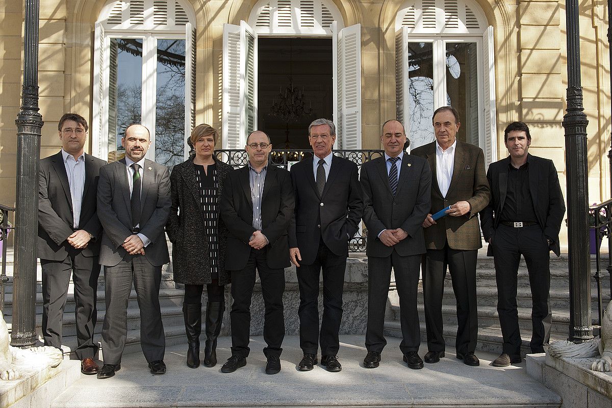 Euskal Eurohiriaren ordezkariak, atzo, Donostian. GARI GARAIALDE / ARGAZKI PRESS.