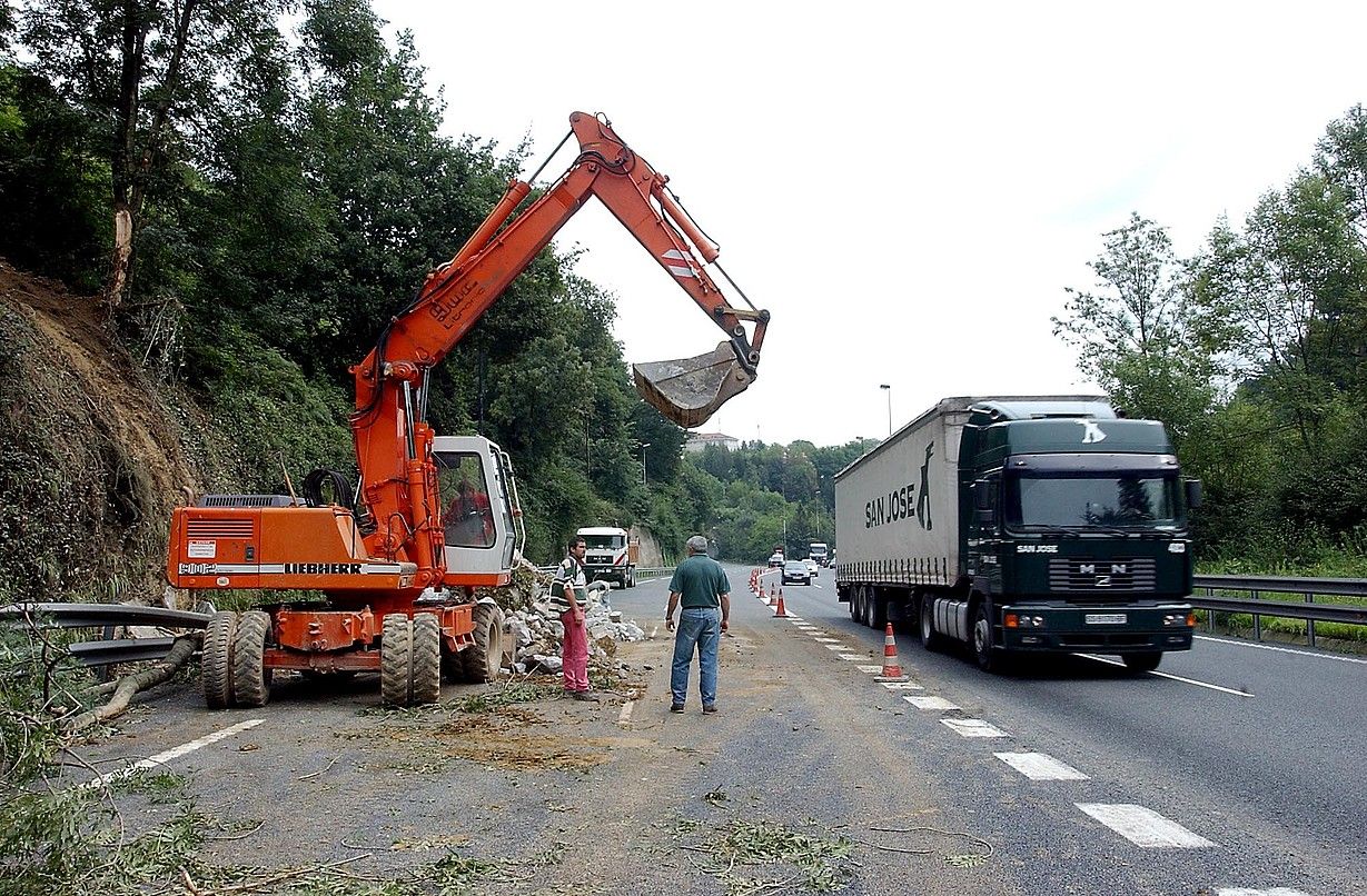 Berrikuntza lanak Kostaldeko errepidean. JONURBE / ARGAZKI PRESS.