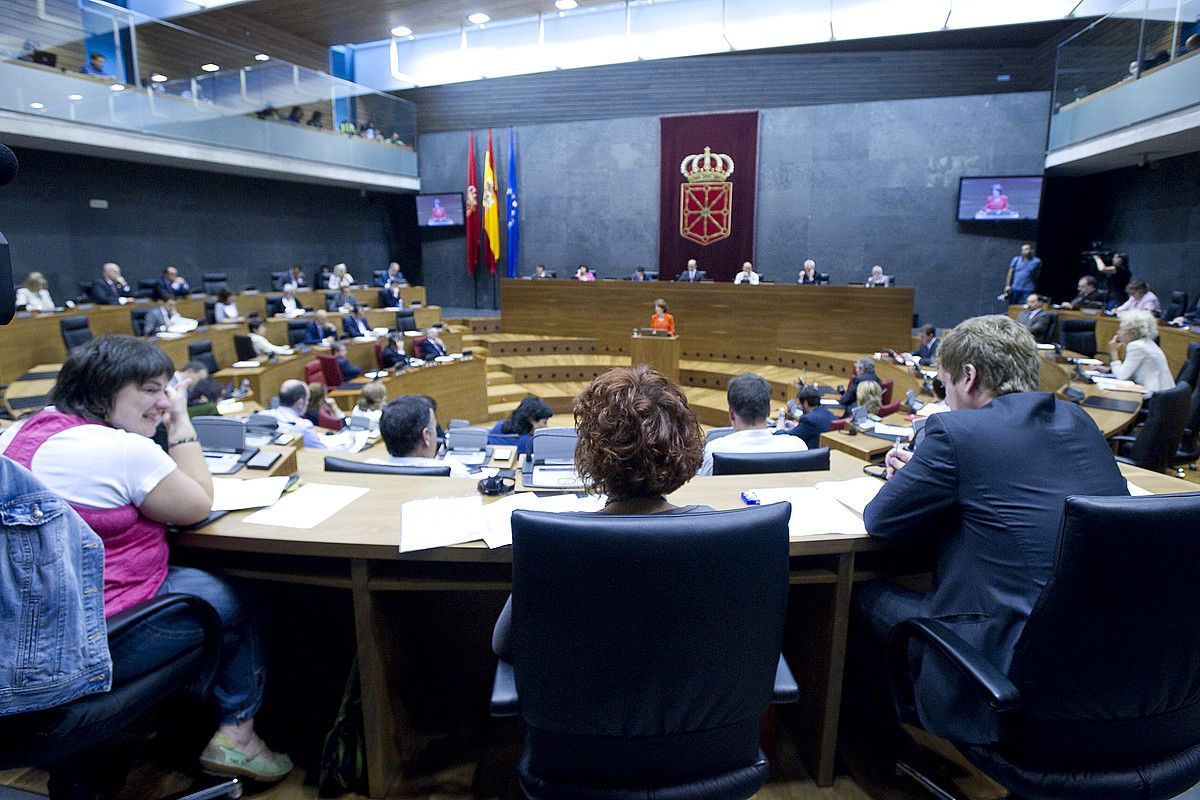 Nafarroako Legebiltzarrak hurrengo asteetan aztertu eta bozkatuko du UPNk, PSNk eta PPk aurkeztutako mozioa. IÑIGO URIZ / ARGAZKI PRESS.