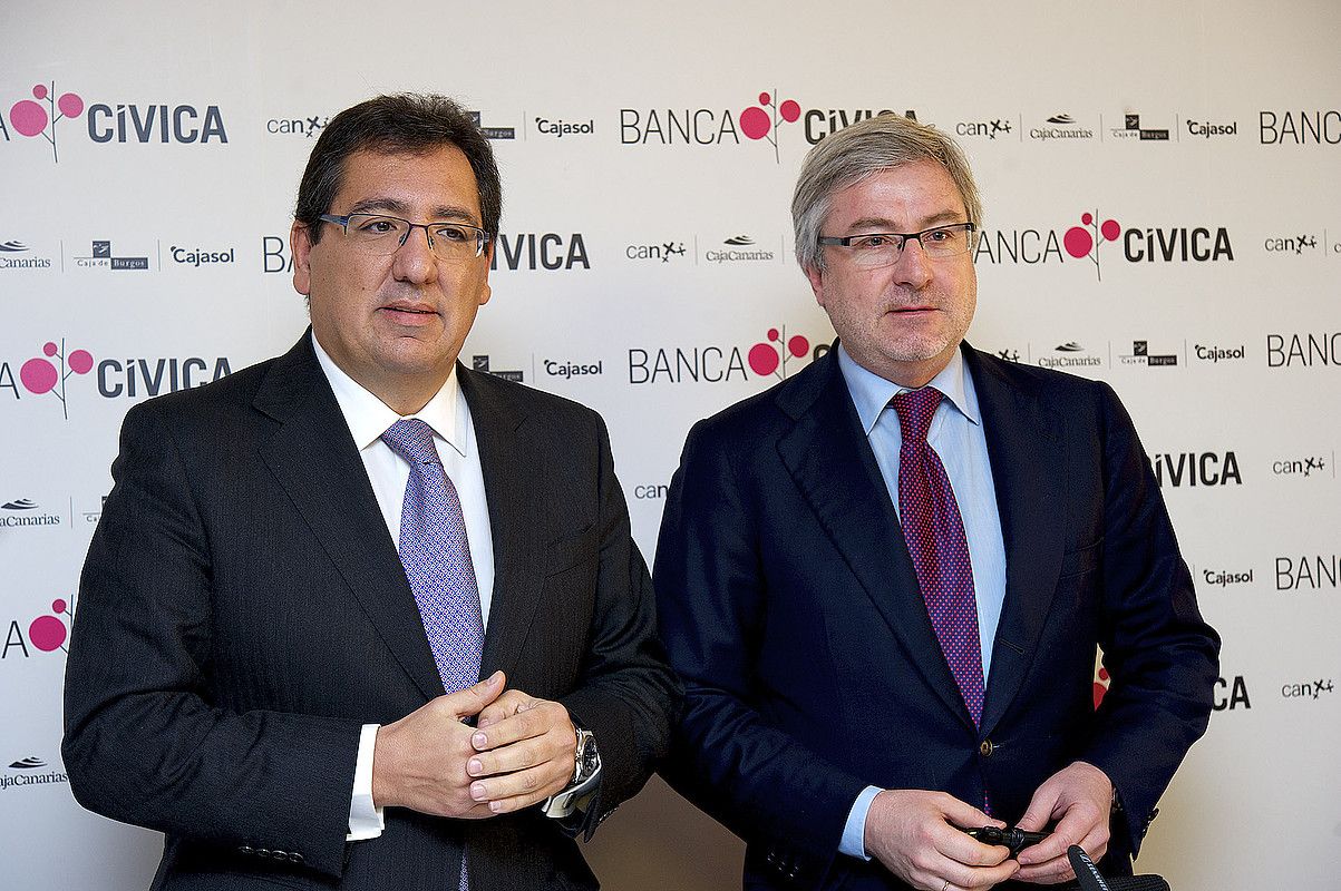 Banca Civicako bi presidenteak: Antonio Pulido eta Enrique Goñi. E. PEÑUELA.