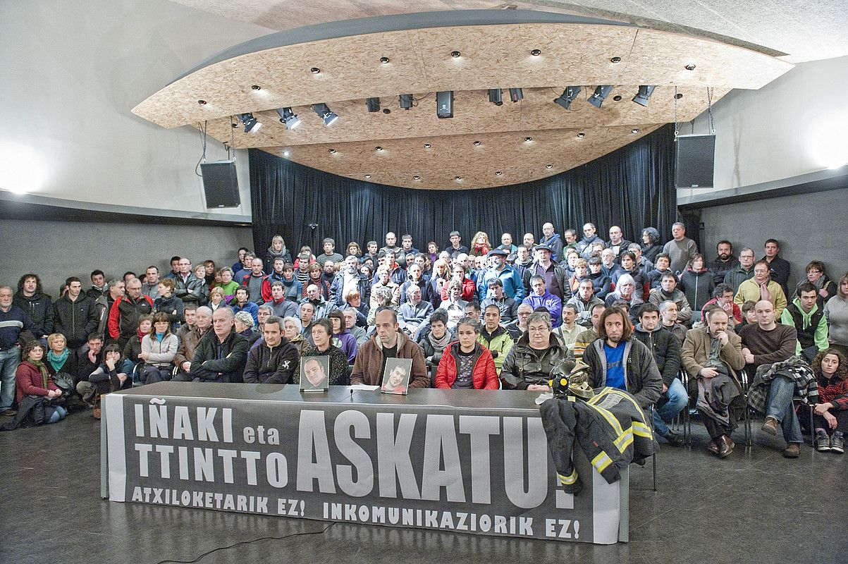 Agerraldi jendetsua egin zuten atzo Andoainen, Otaño eta Igerabide aske uzteko eskatzeko. JON URBE / ARGAZKI PRESS.