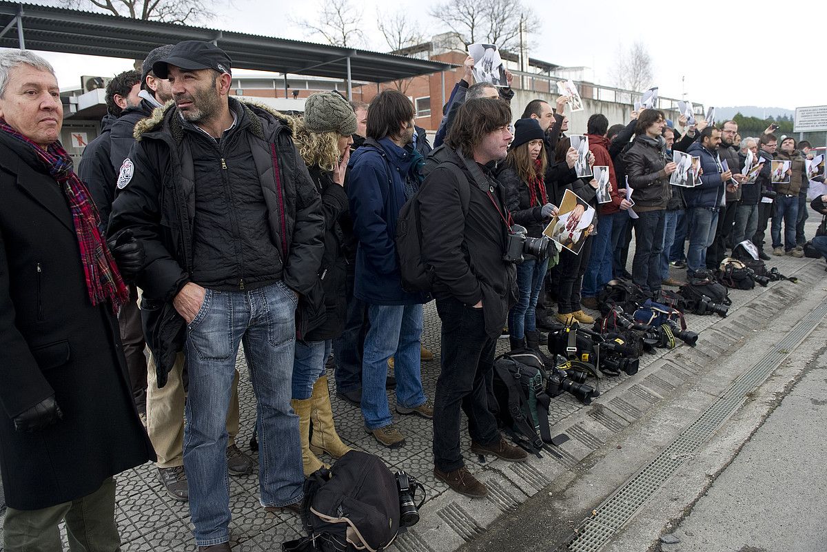 Argazkilarien protesta, atzo. RAUL BOGAJO / ARGAZKI PRESS.