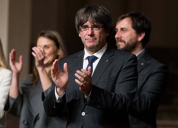 Carles Puigdemont Kataluniako presidentea, joan den asteartean, Kataluniako 200 alkaterekin batera Bruselan eginiko ekitaldi batean. STEPHANIE LECOCQ, EFE