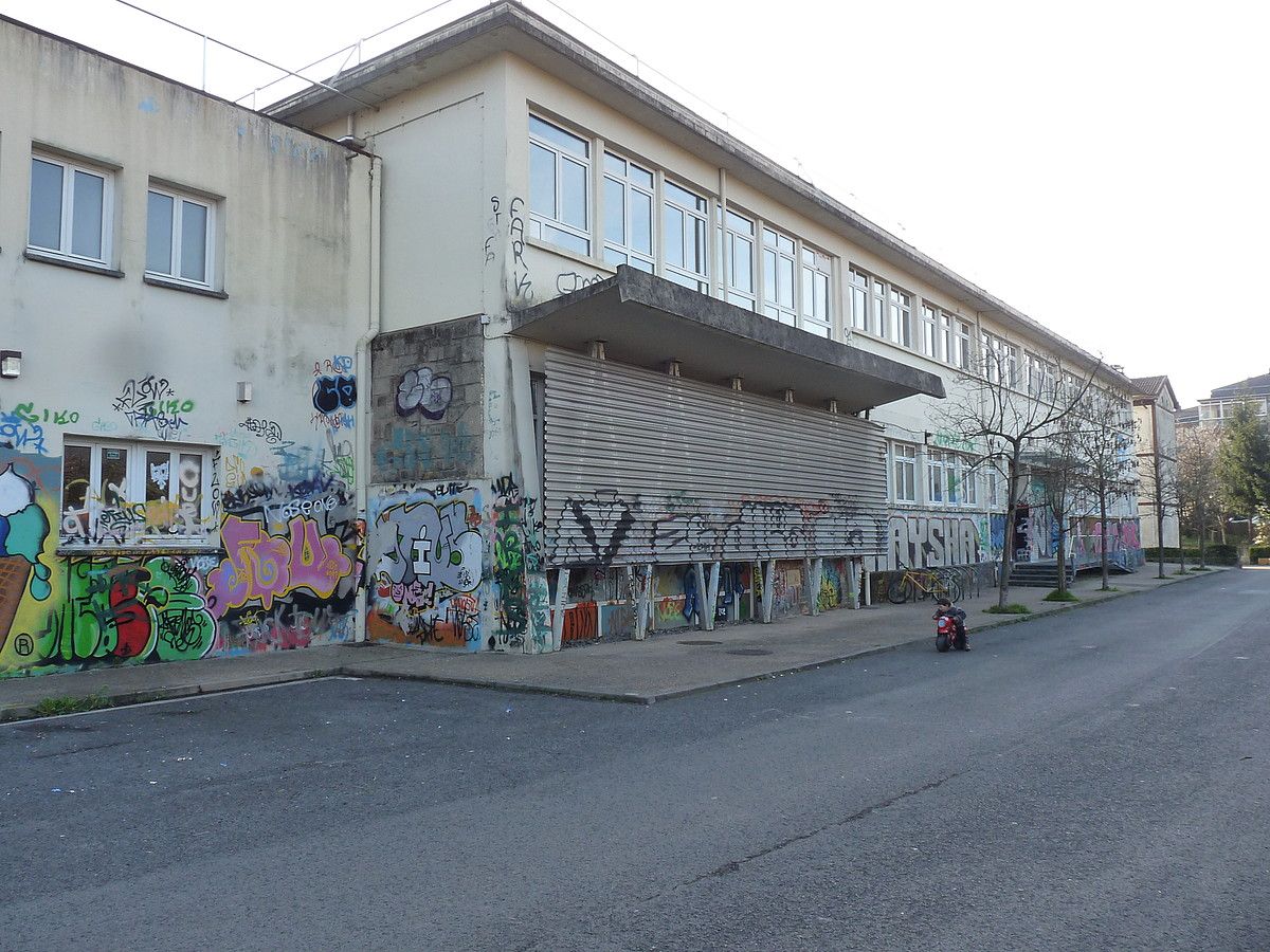 Donostiako Loiola auzoan dago Arteleku. Hornitzaile fabrika zaharra arterako erabiltzeko proiektua aitzindaria izan zen Euskal Herrian. JUAN LUIS ZABALA.