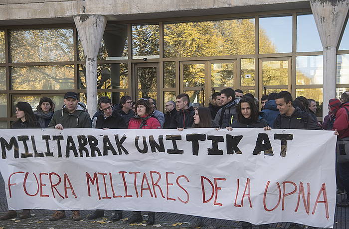 Militarrek datorren astean NUPen egingo dituzten jardunaldiengatik protesta egiteko elkarretaratzea. JAGOBA MANTEROLA, ARGAZKI PRESS