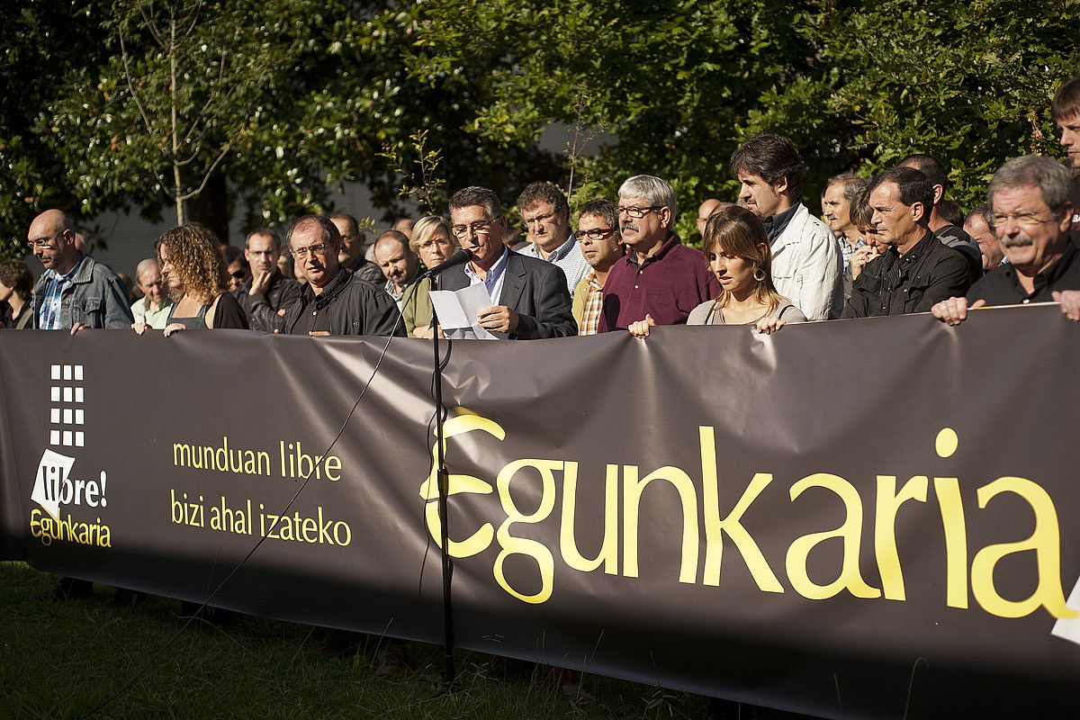 Auzia bertan behera uzteko eskatu zuten urriaren 14an Martin Ugalde kultur parkean eginiko elkarretaratze batean. GARI GARAIALDE / ARGAZKI PRESS.