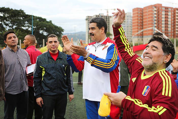 Nicolas Maduro, joan den astean, Diego Armando Maradonarekin, Caracasen. EFE