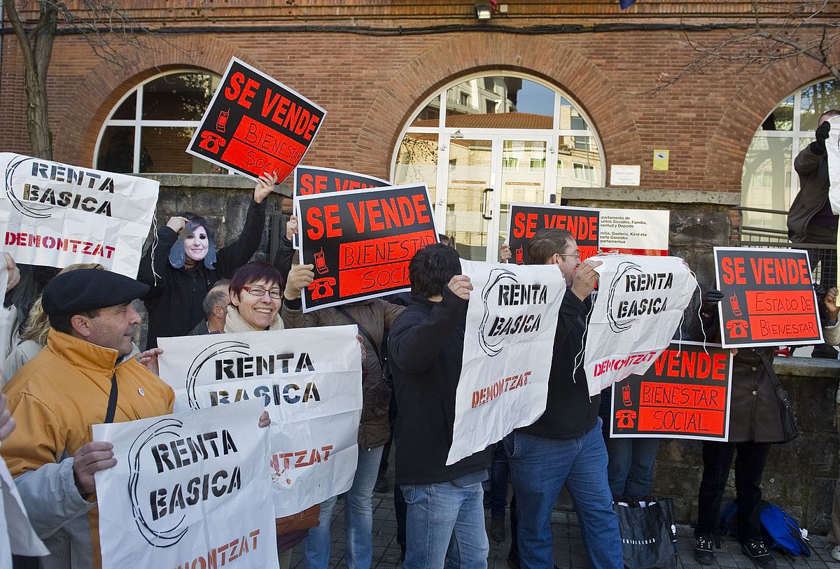 Lege berriaren aurka protestan, atzo, Iruñean. L.FDEZ.ARROIABE / ARGAZKI PRESS.