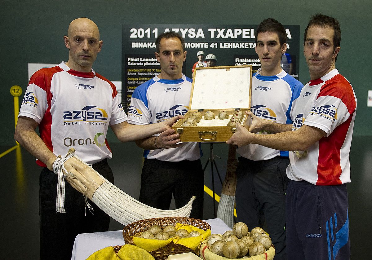 Iñaki Lizaso, Patxi Zeberio, Ion Etxeberria eta Jon Juaristi, atzoko pilota aukeraketan. RAUL BOGAJO / ARGAZKI PRESS.