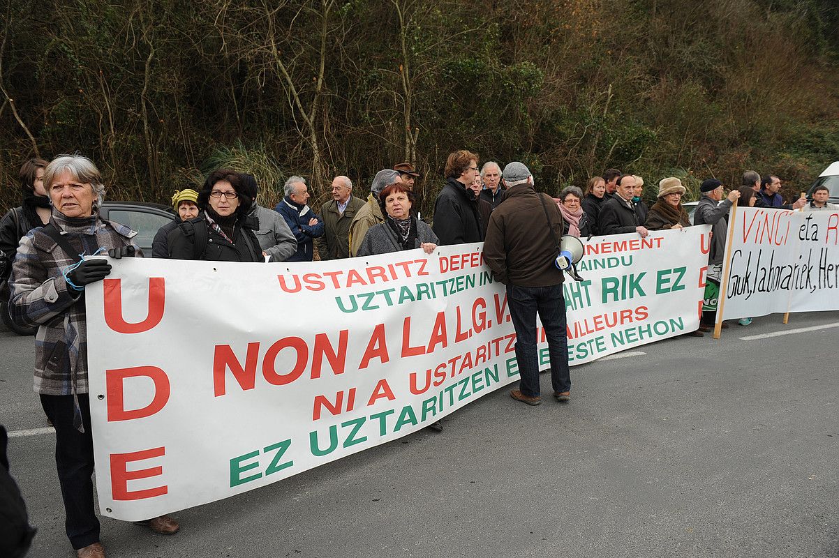 AHTaren aurkako ekintzaileen protesta. GAIZKA IROZ.