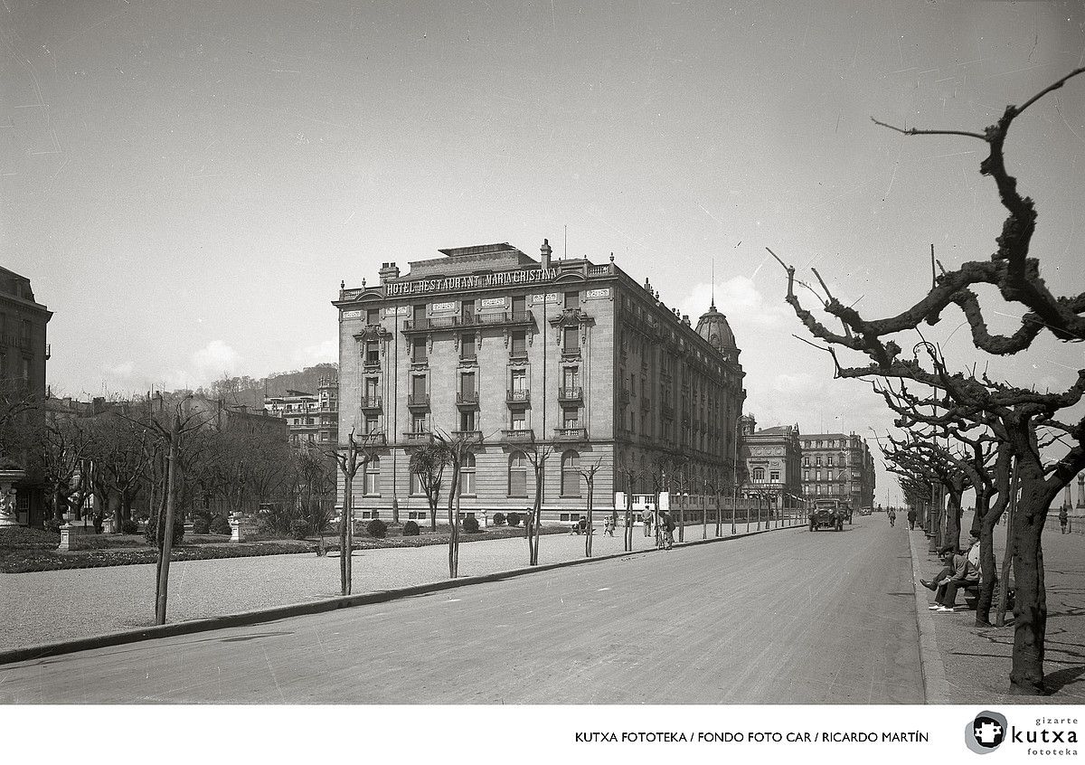 1912ko uztailaren 12an  inauguratu zuen Maria Kristina erreginordeak bere izena duen luxuzko hotela. KUTXA FOTOTEKA.