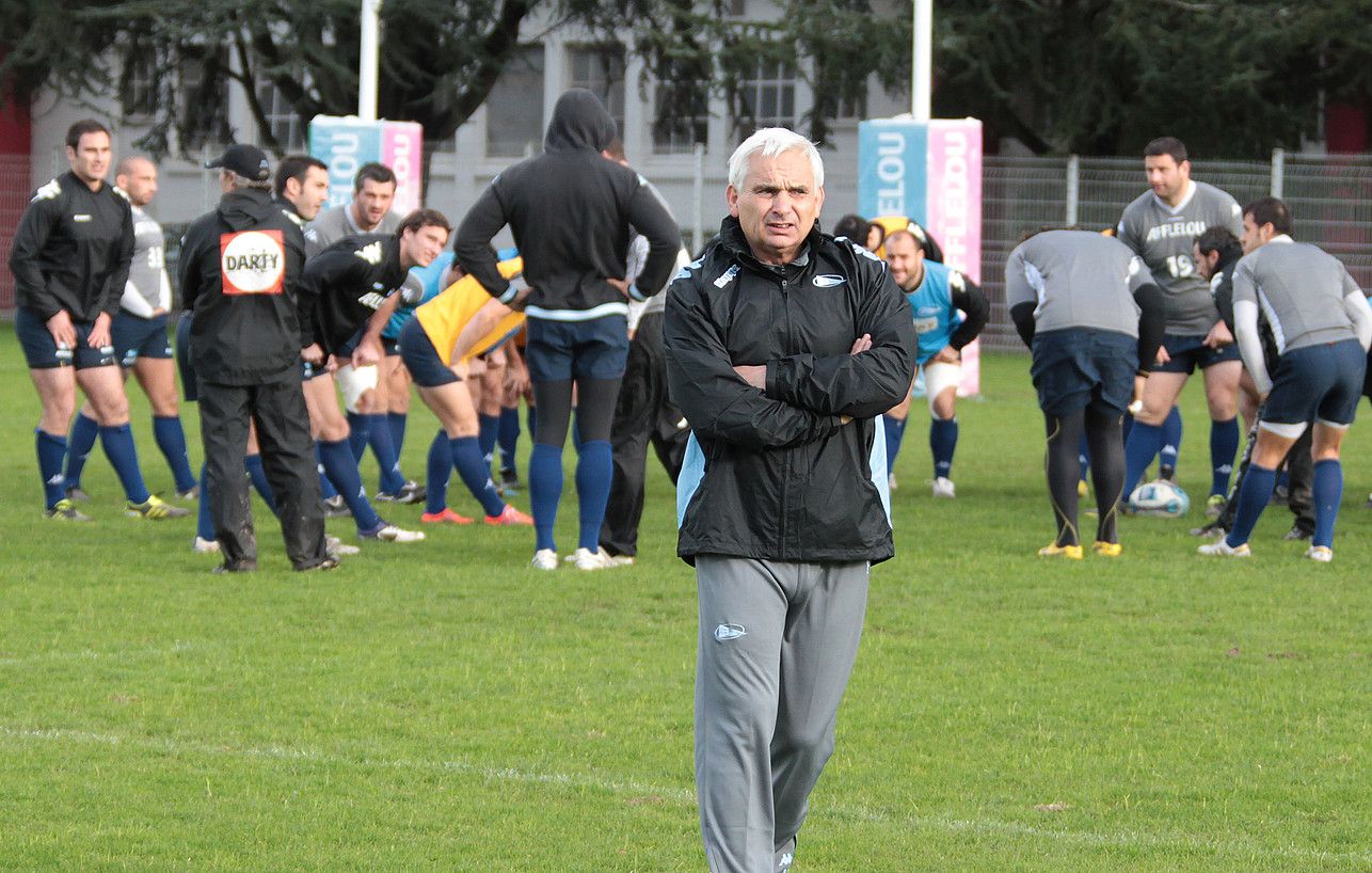 Jean Pierre Elizaldek atzo zuzendu zuen Baionaren lehen entrenamendua. BOB EDME.