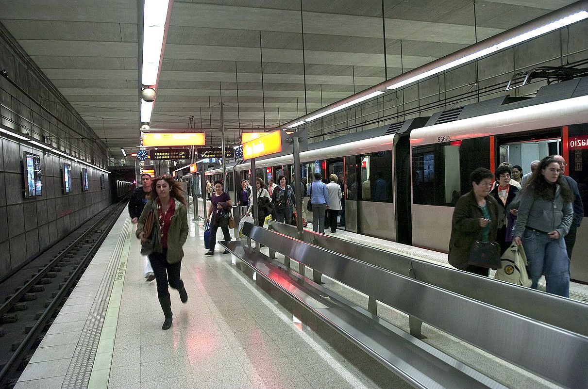 Hilabeteak daramatzate protestan metroko langileak. LUIS JAUREGIALTZO / ARP.