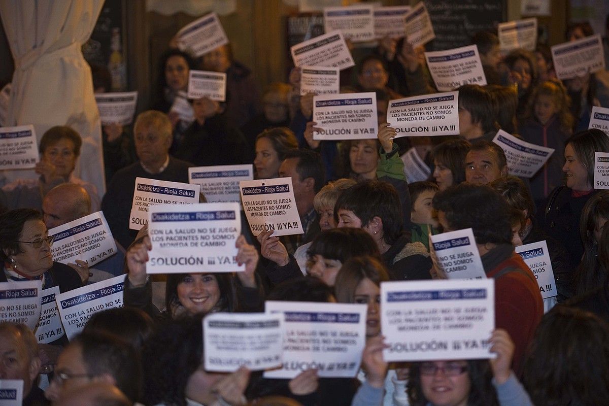 Arabako Errioxako jendea, Errioxan osasun arta jasotzeko protestan, Oionen, artxiboko irudi batean. J.RUIZ / ARP.